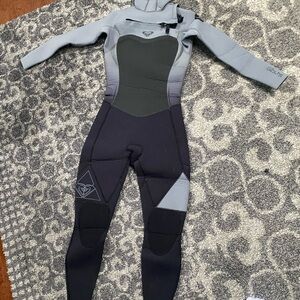 Roxy Gray and Black Wetsuit
